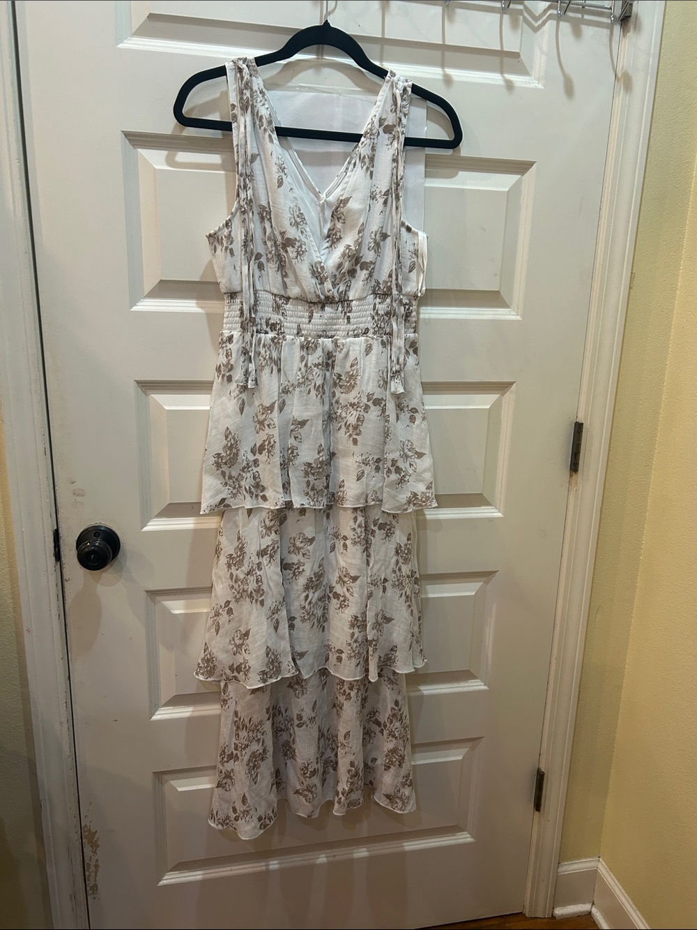 Floral Tiered High-Low Maxi Dress in White and Beige